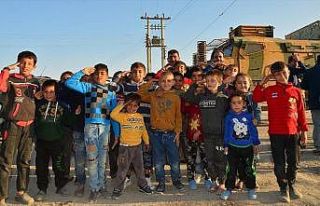 Fırat Kalkanı bölgesindeki Suriyeliler evlerine...