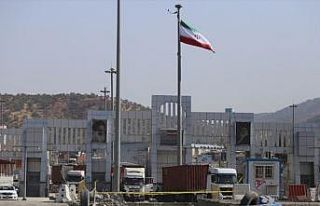 İran ile Irak arasındaki Mehran Sınır Kapısı...