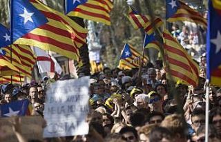 İspanya, Katalonya krizi ve siyasi belirsizlikten...
