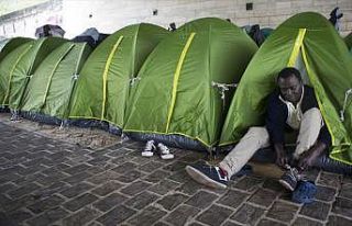 Paris'te düzensiz göçmenlere 'tahliye' operasyonu