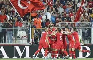 Türkiye-İzlanda maçını İngiliz hakem Anthony...