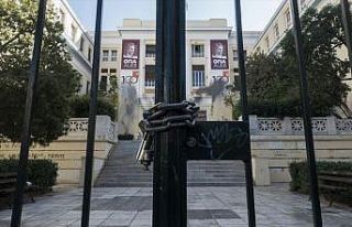 Yunanistan'da öğrenciler '17 Kasım' öncesi üniversiteleri...