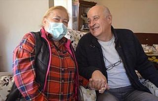 37 yıllık hayat arkadaşına böbreğini verdi