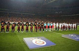 Galatasaray UEFA Şampiyonlar Ligi'nde sezonu Paris'te...