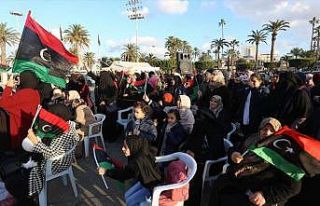 Libya'da yüzlerce kişi Hafter'i protesto etti