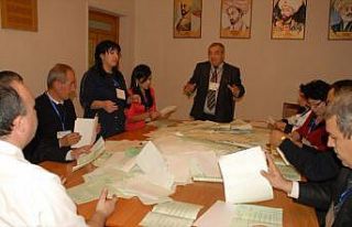 Özbekistan halkı, yeni parlamentoyu belirlemek için...