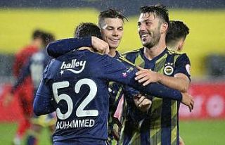 Sessiz maçta Fenerbahçe İstanbulspor'u 4 golle...