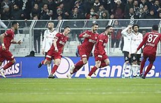 Beşiktaş lider Sivasspor karşısında tutunamadı