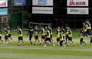 Fenerbahçe ikinci yarı hazırlıklarına yarın...