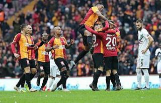 Galatasaray ikinci yarıya galibiyetle başladı