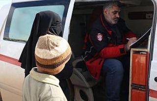 İdlib'de çadırda yaşayan ailelere sağlık taraması...
