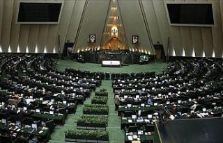 İran'da 90 milletvekilinin genel seçim için aday...