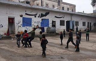 Bombalardan kaçan İdlibli aileler çareyi 'hapishaneye...
