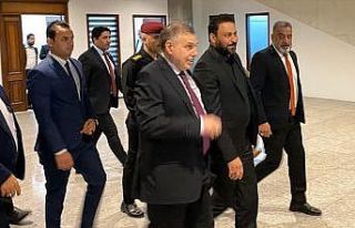 Irak Meclisi Allavi hükümetinin güvenoyu oturumunu...