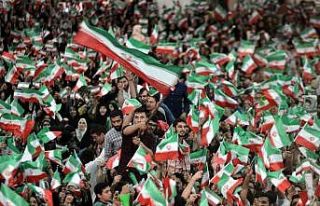 İran'da 8 reformist parti genel seçimlere 'İran...