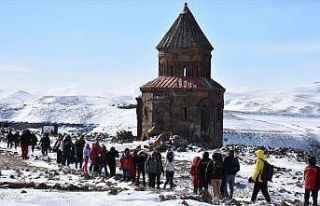 'Orta Çağ'ın hoşgörü kenti Ani' çetin kışta...