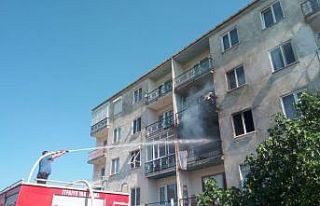 Bursa'da bina yangını polis ve itfaiyenin ortak...
