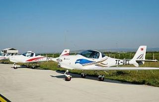 Bursa'da kurulan uçuş okulunda pilot eğitimleri...