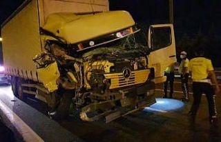 Kocaeli'de tır minibüse çarptı: 9 yaralı