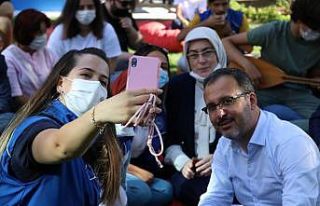 Bakan Kasapoğlu, Yalova'da gençlerle bir araya geldi: