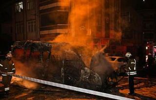 İstanbul'da servis minibüsü yandı