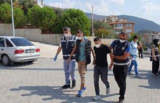 Bursa'da gasp iddiasıyla gözaltına alınan 5 şüpheli...