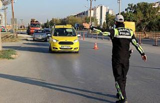 Edirne'de Kovid-19 tedbirleri kapsamında minibüsler...