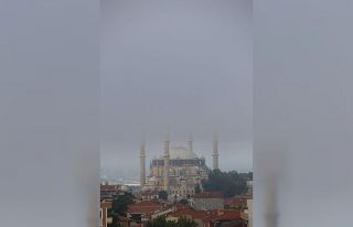 Sis bulutunun kapladığı Selimiye eşsiz güzellikler...