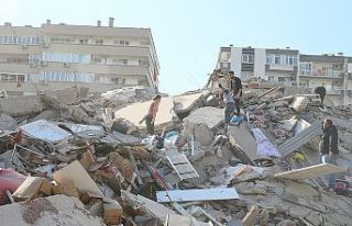 İzmir'de 6,6 büyüklüğünde deprem: 12 kişi...