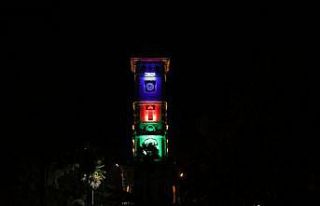 İzmit Saat Kulesi Azerbaycan bayrağının renkleriyle...