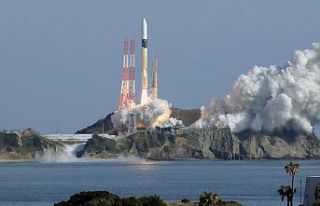 Japonya yüksek hız kapasiteli iletişim uyduları...