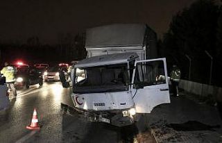 Çalıntı kamyonetle polisten kaçan şüpheli kaza...