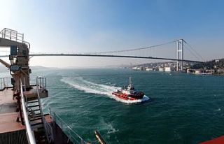 İstanbul Boğazı'nda gemi geçişleri çift...