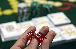 Kocaeli'de iş yerinde kumar oynayan 27 kişiye...