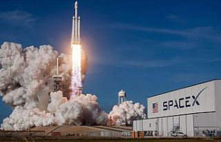 SpaceX'in test ettiği uzay mekiği iniş sırasında...