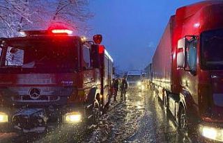 Anadolu Otoyolu'nda zincirleme trafik kazasında...