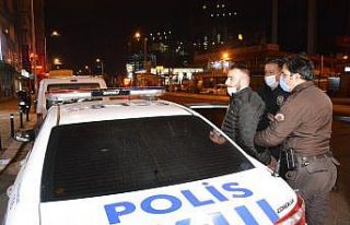 Çekmeköy'de polisten kaçan otomobildeki 2...