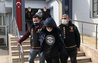 Bursa'da PTT şubesinden silahlı soygun yapan 2 şüpheli...
