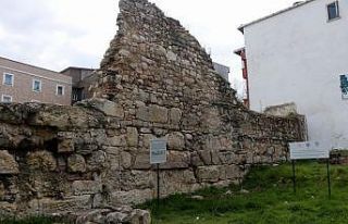 Edirne'de Hadrianapolis Antik Kenti sur duvarlarının...