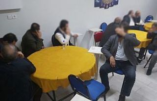 Balıkesir'de kumar oynayan 24 kişiye cezai...