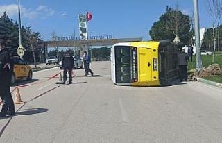 Bursa'da minibüsün devrilmesi sonucu 5 kişi...