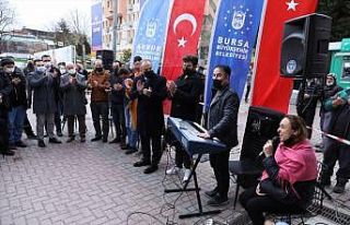 Bursa'nın sokak sanatçıları, vatandaşlara...