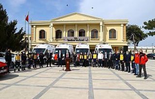 Edirne'de 4'ü ambulans 19 yeni araç ekiplerin...