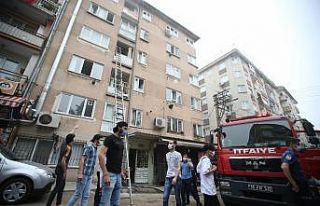 Bursa'da bir apartmanda çıkan yangında 4 kişi...