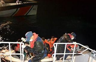 Balıkesir açıklarında Türk kara sularına itilen...