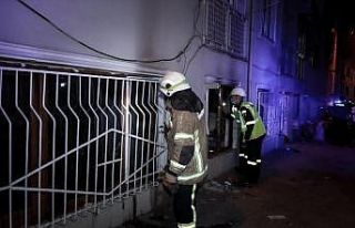 Bursa'da bir apartmanda çıkan yangında 3 kişi...