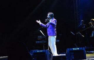 Erol Evgin Bursa'da konser verdi