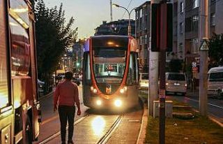 İstanbul Güngören'de servis aracı tramvay...