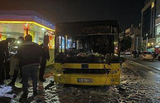 İstanbul’da park halindeki İETT otobüsü yandı