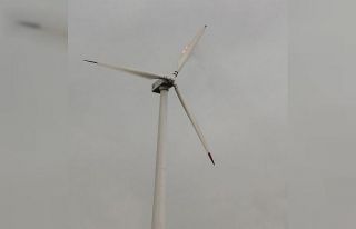 Çanakkale'de rüzgar enerji santralinin pervanesine...